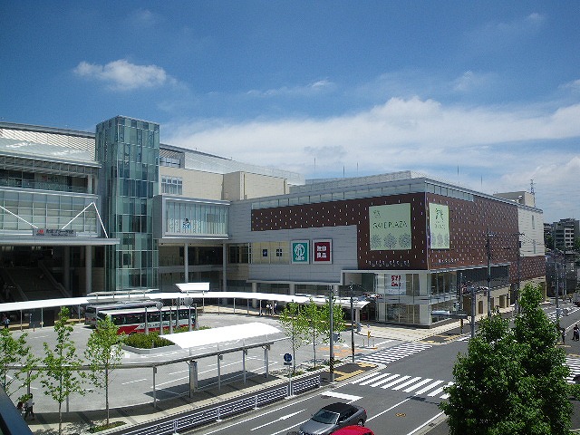 駅(3100m)-たまプラーザ駅(●駅周辺は大型商業施設が充実。電車で「渋谷」駅まで30分圏内、各方面への路線バス、空港への直行バスなども運行するたまプラーザ駅は、まさに利便性と住みやすさを兼ね備えた街の玄関口です●)