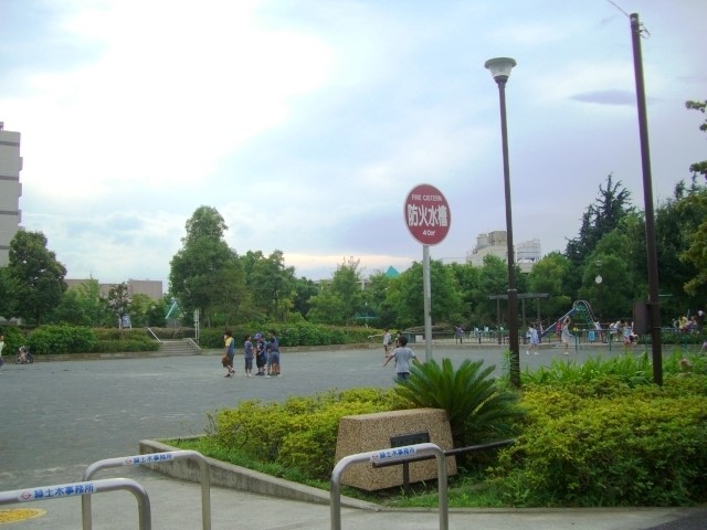 公園(500m)-杉山原公園(●マンションの近くには大小さまざまいくつもの公園があり、緑が豊富で環境の良さが感じられます。遊具も設置されておりお子さまの普段使いの公園として重宝します！●)